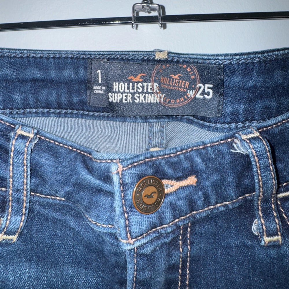Hollister Distressed Blue Skinny Jeans - Picture 2 of 3
